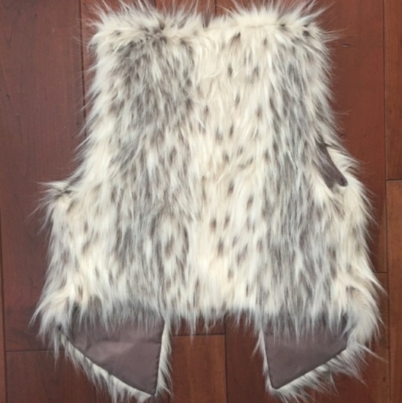Me Jane Faux Fur Vest - Picture 2 of 4